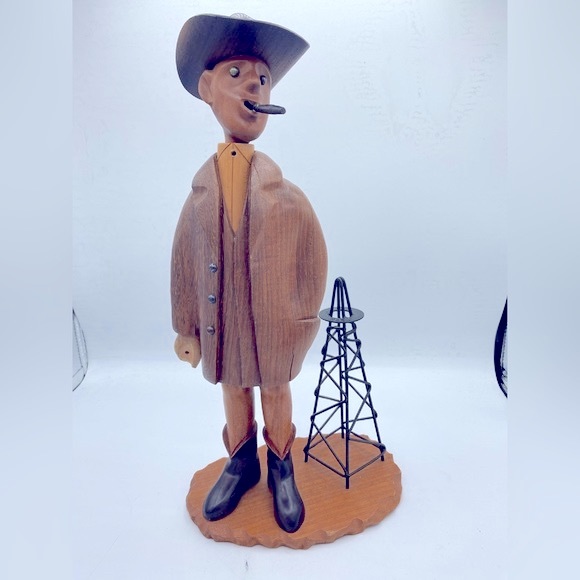 Vintage Rare Romer Italy Hand Craved Wood Figurine Of A Oil Man With Oil Rig - Picture 13 of 13